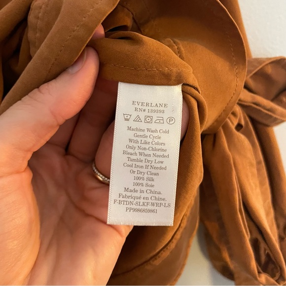 Everlane Washable Silk Wrap Top in Cider - Picture 5 of 8